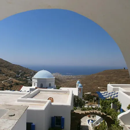 شقة Karyatides